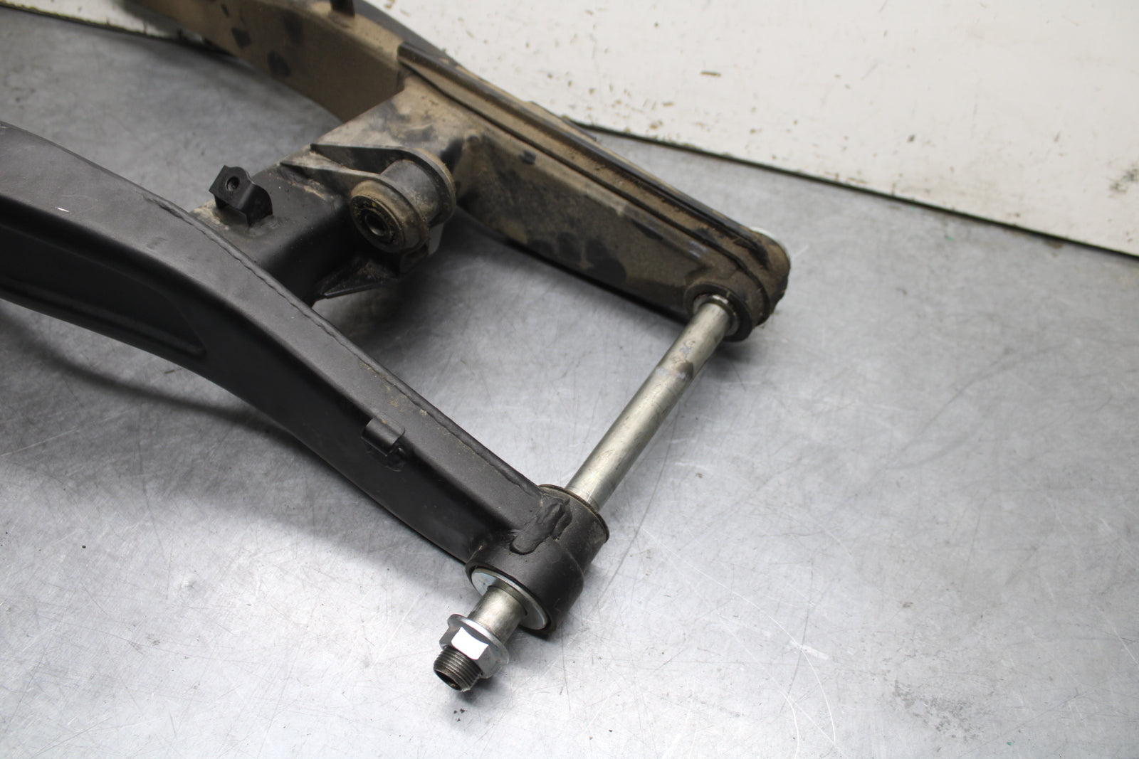 18-24 KAWASAKI NINJA 650 REAR SWINGARM BACK SUSPENSION SWING ARM BB725