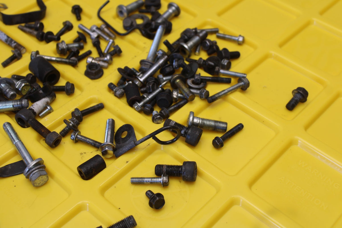 02 KAWASAKI VULCAN 800 VN800B CLASSIC MOUNTING BOLTS HARDWARE BB862
