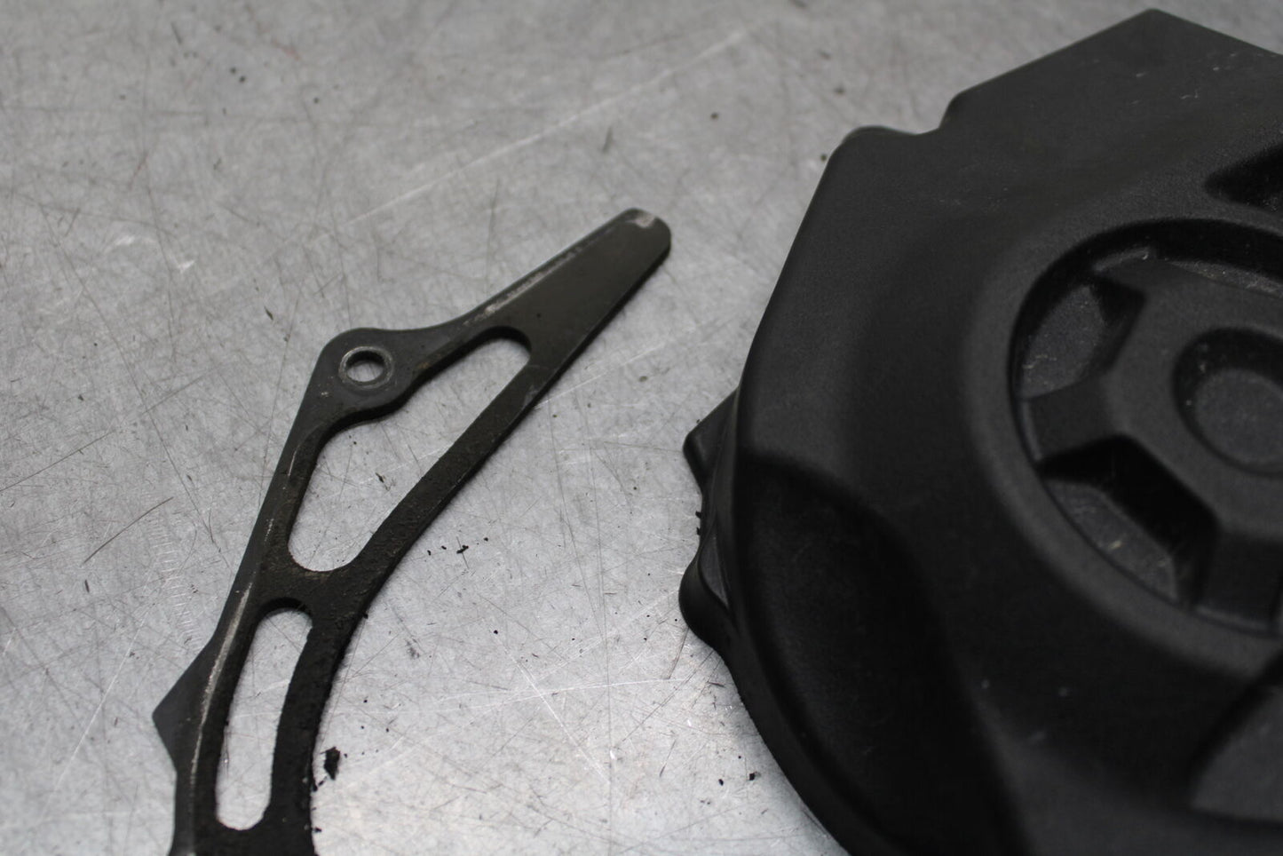 16 KAWASAKI NINJA ZX10R ENGINE SPROCKET COVER BB650