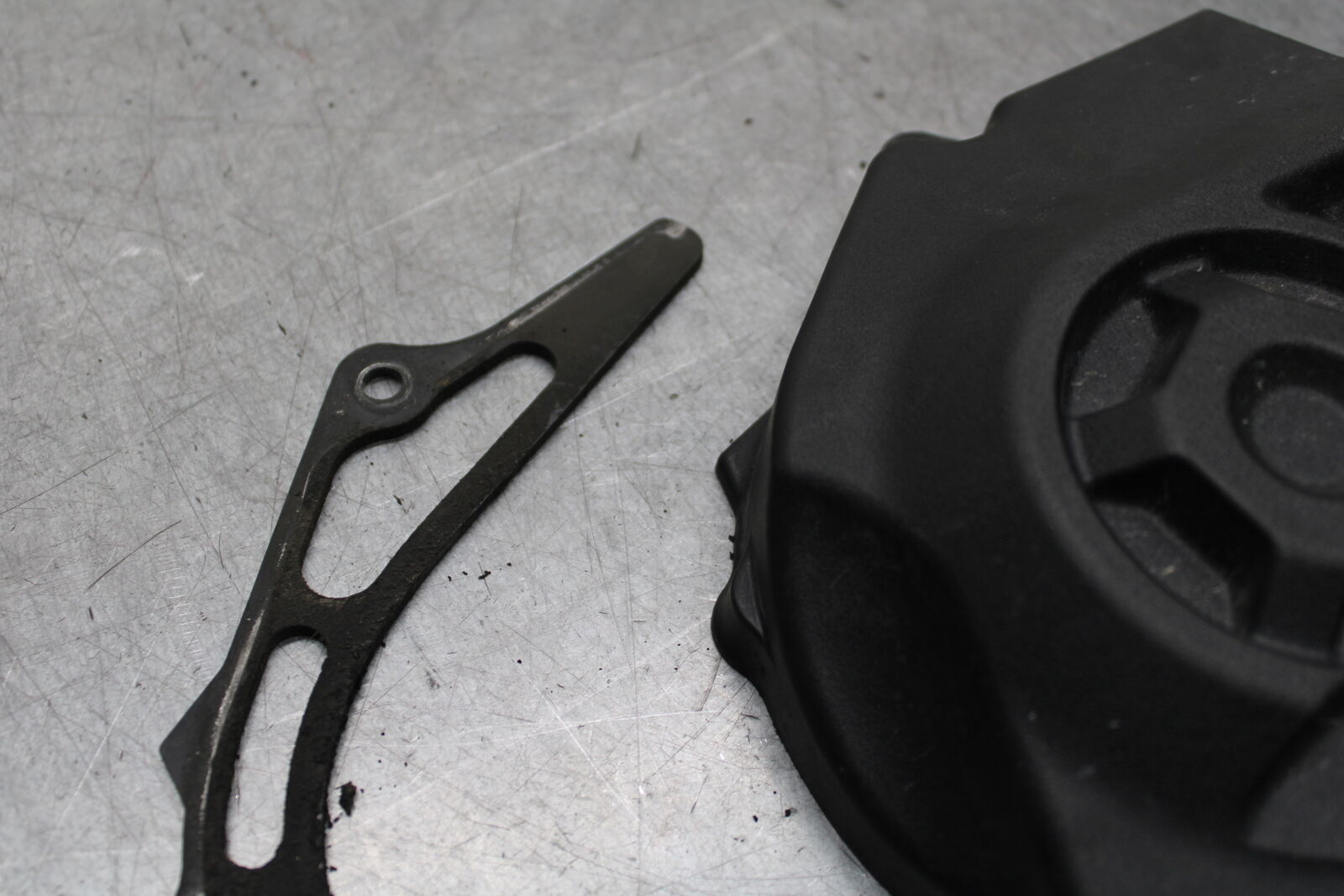 16 KAWASAKI NINJA ZX10R ENGINE SPROCKET COVER BB650