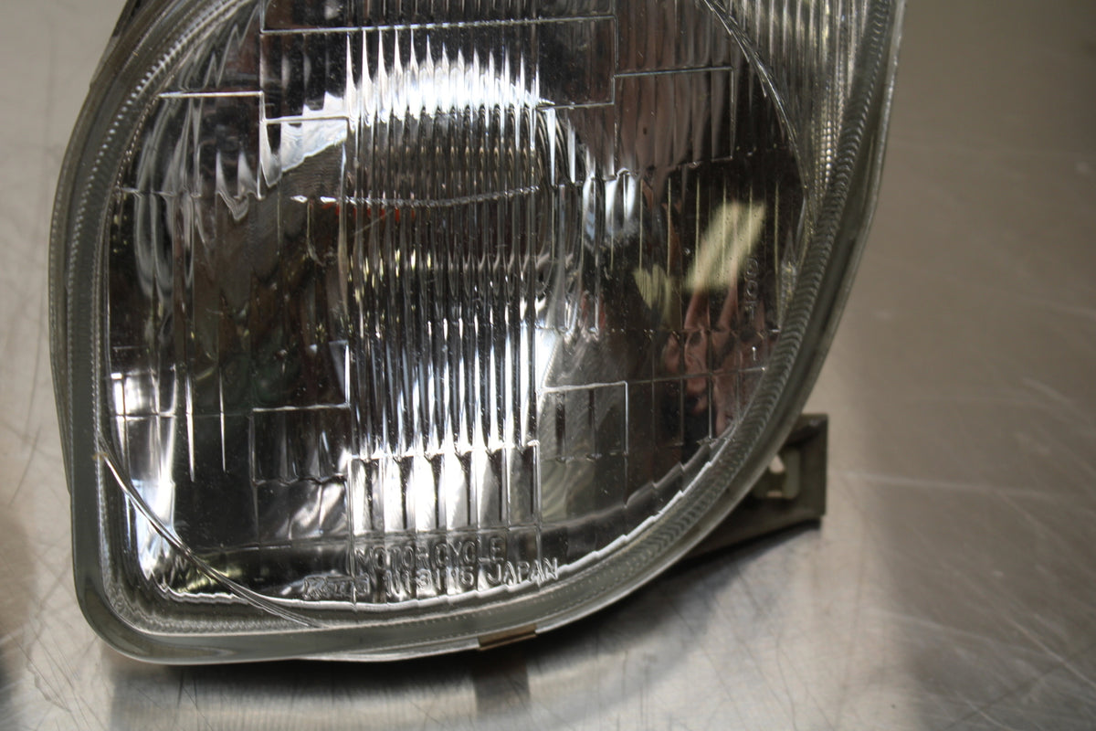 96 YAMAHA YZF750R FRONT HEADLIGHT HEAD LIGHT LAMP BB137