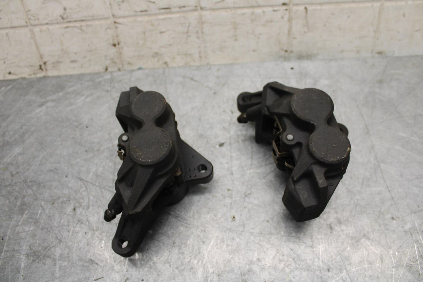 2015 Yamaha FZ07 RIGHT LEFT FRONT BRAKE CALIPER SET PAIR CALIPERS BB531