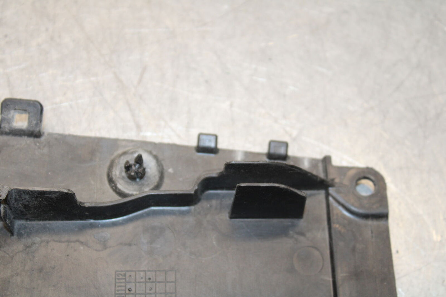 09-12 KAWASAKI NINJA ZX6R ZX600R REAR UNDERTAIL BATTERY TRAY PLASTIC BB656