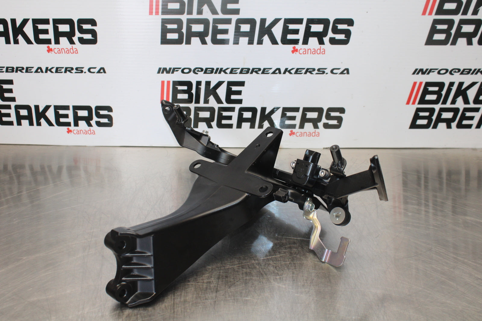 23-24 KAWASAKI NINJA ZX14R NEW!! UPPER FAIRING MIRROR GAUGES STAY BRACKET BB169