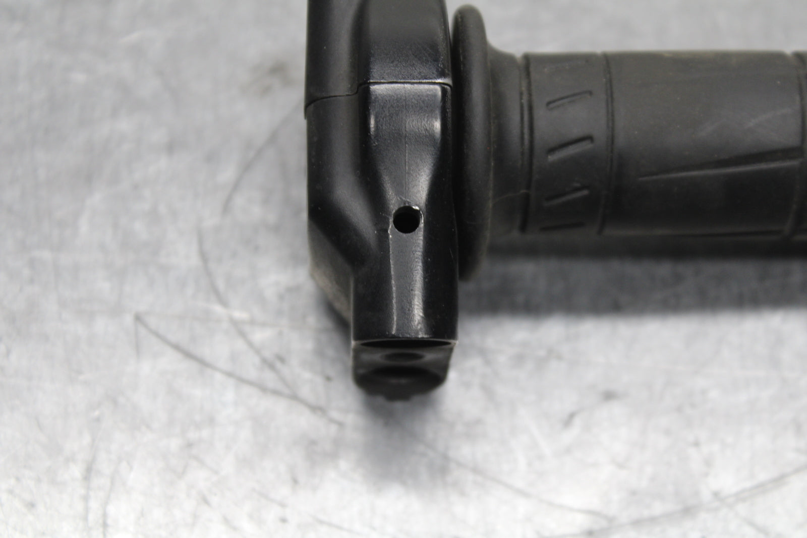 12-13 KAWASAKI Z1000 THROTTLE CABLE LINE HOUSING GUIDE BB743