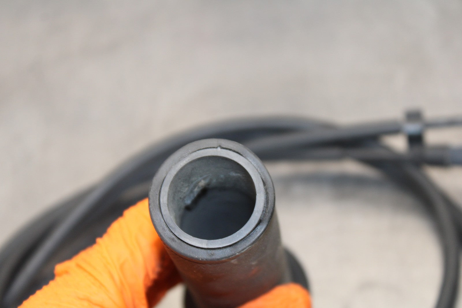05 TRIUMPH ROCKET III THROTTLE CABLES LINES BB186