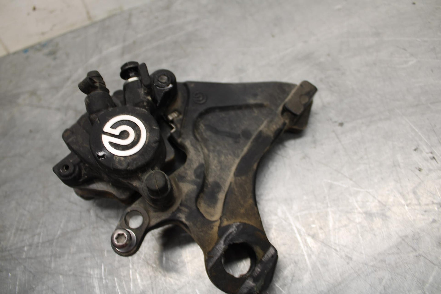 17-21 TRIUMPH STREET TRIPPLE R ABS REAR BREMBO  BRAKE CALIPER W  BRACKET bb452