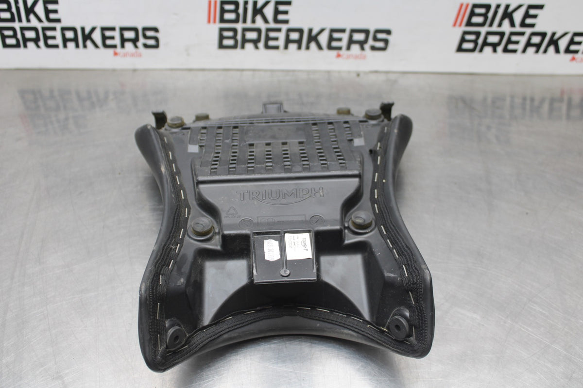 20 TRIUMPH STREET TRIPLE 765 FRONT DRIVERS SEAT PAD SADDLE PILLION BB864