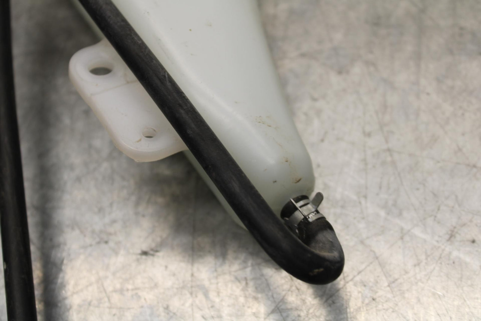 20 SUZUKI GSXR 1000 COOLANT WATER TANK RESERVOIR BOTTLE BB597