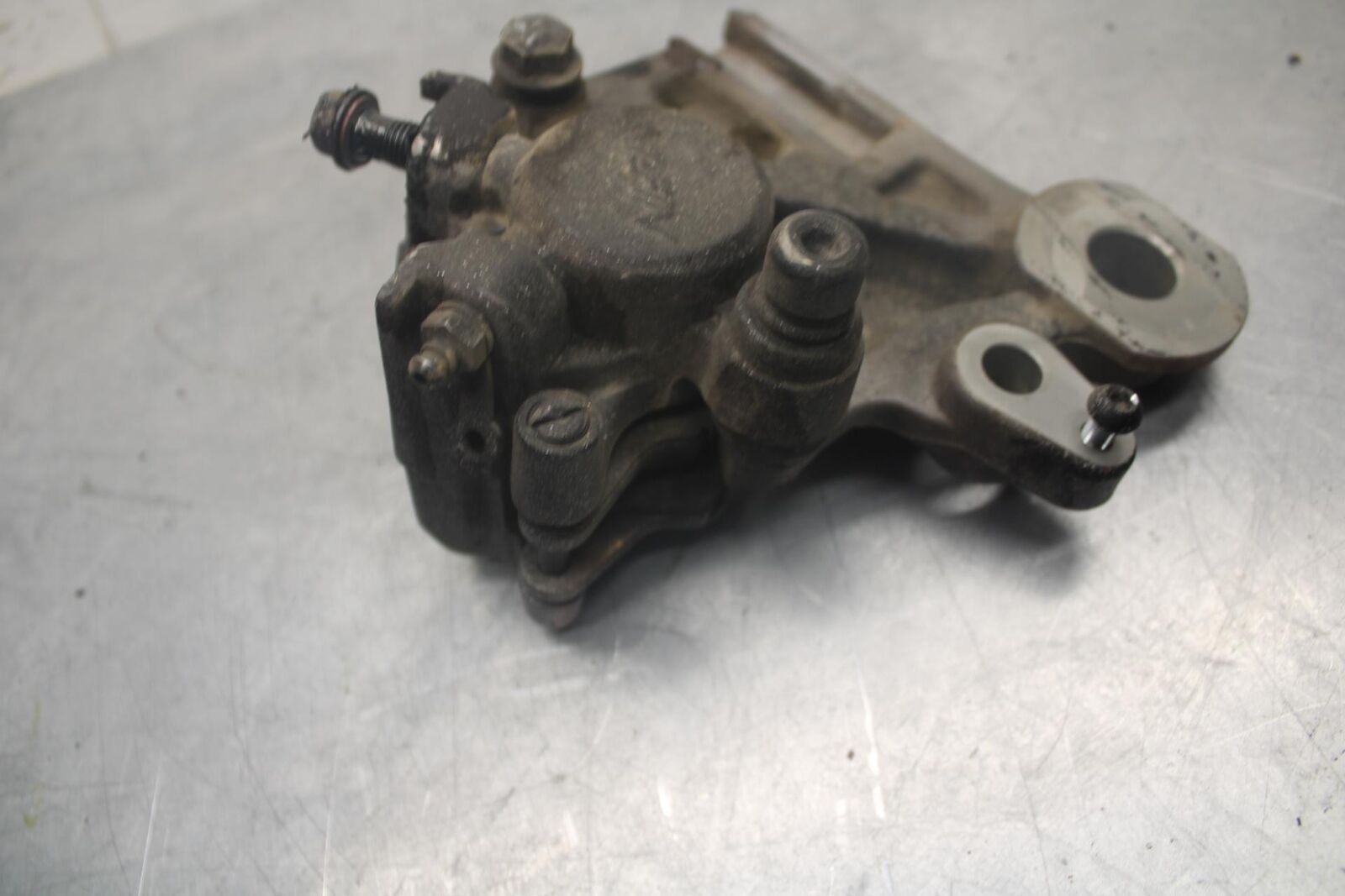 18-20 YAMAHA MT-07  MT-07 ABS REAR BACK BRAKE CALIPER W MOUNT BRACKET BB457
