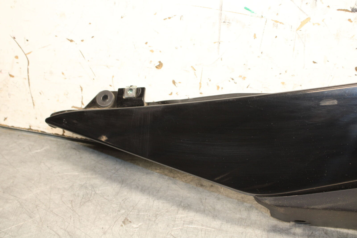 19-24 YAMAHA R3 LEFT REAR BACK TAIL FAIRING COWL SHROUD BB736