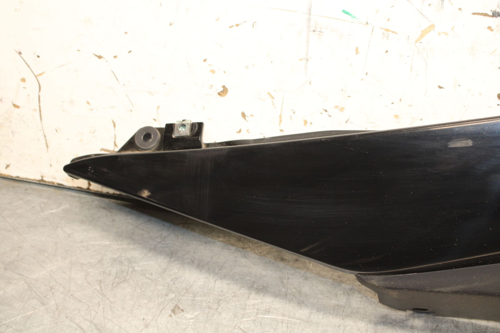 19-24 YAMAHA R3 LEFT REAR BACK TAIL FAIRING COWL SHROUD BB736