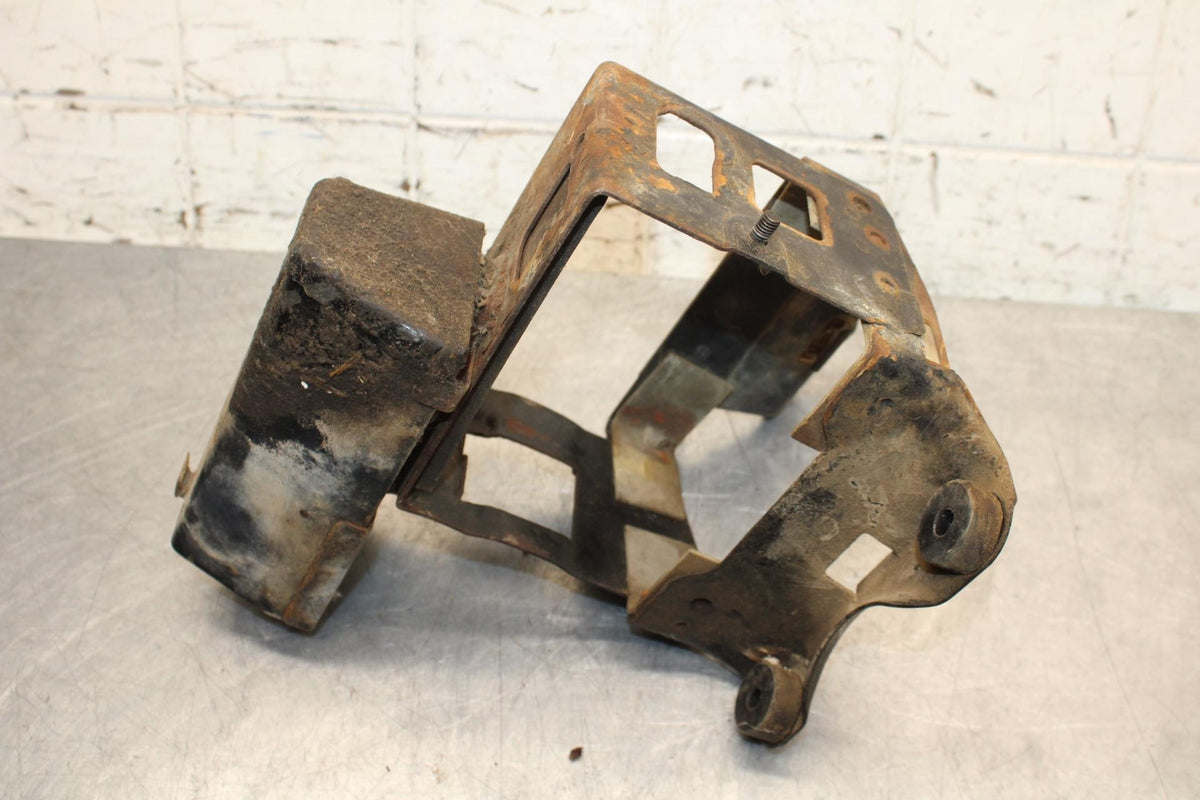 75 SUZUKI GT 550 REAR BATTERY BOX TRAY TOOL HOLDER BB67