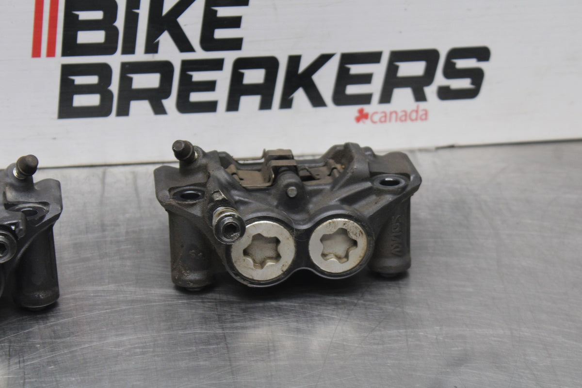 22-25 YAMAHA YZF R7 RIGHT LEFT FRONT BRAKE CALIPER SET PAIR CALIPERS BB850