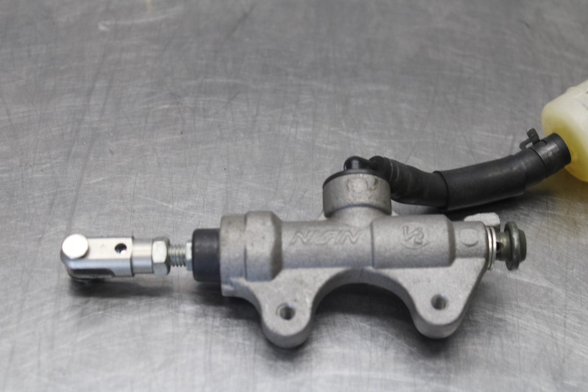 08-16 YAMAHA YZF R6 REAR BACK BRAKE MASTER CYLINDER W RESERVOIR BB929