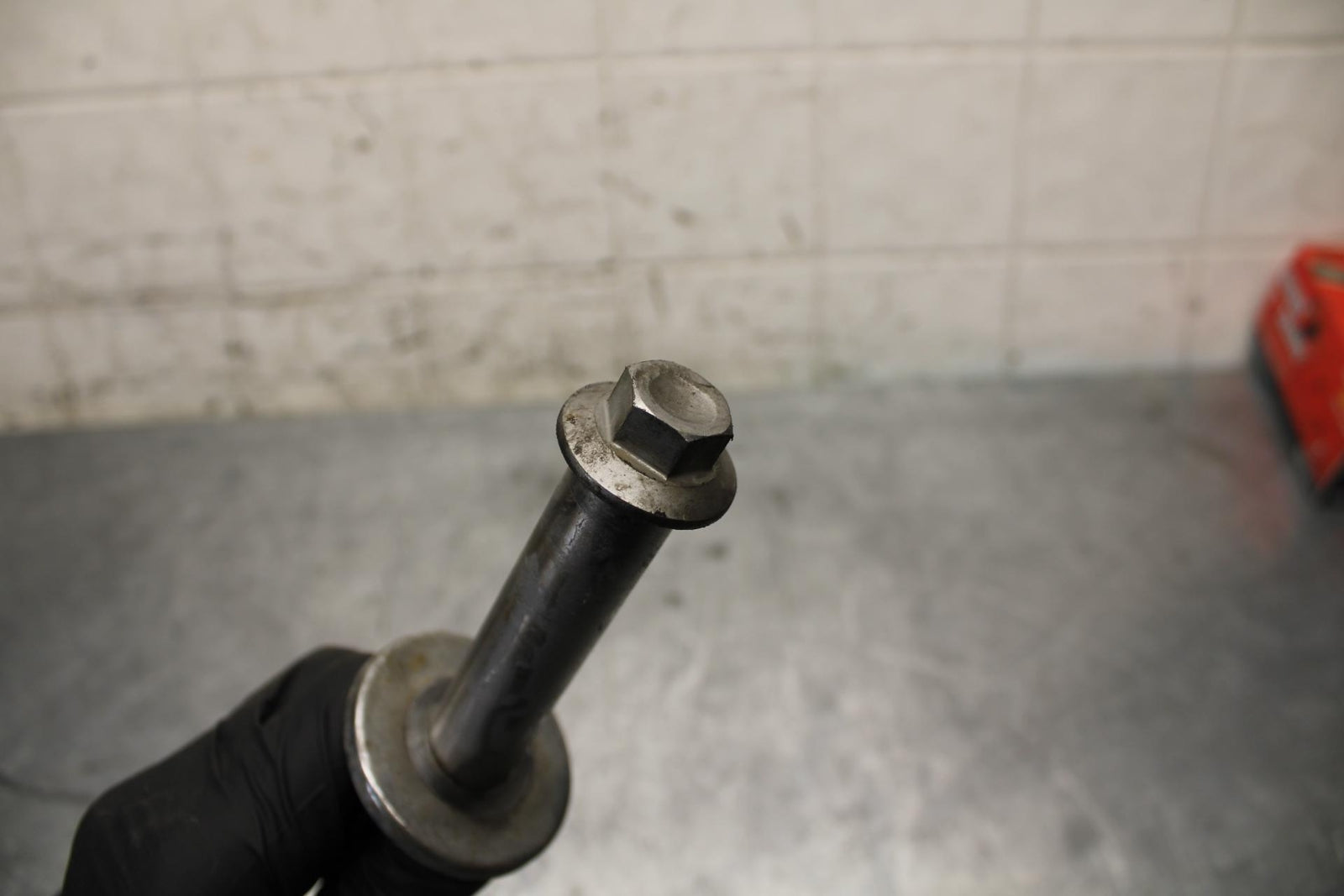 2005 Kawasaki Vulcan 1600 VN1600D Nomad REAR AXLE BACK WHEEL BOLT AXEL BB556