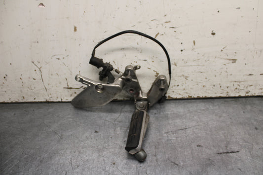 96-07 YAMAHA YZF600R RIGHT REARSET REAR SET DRIVER FOOT PEG REST STOP  BB746