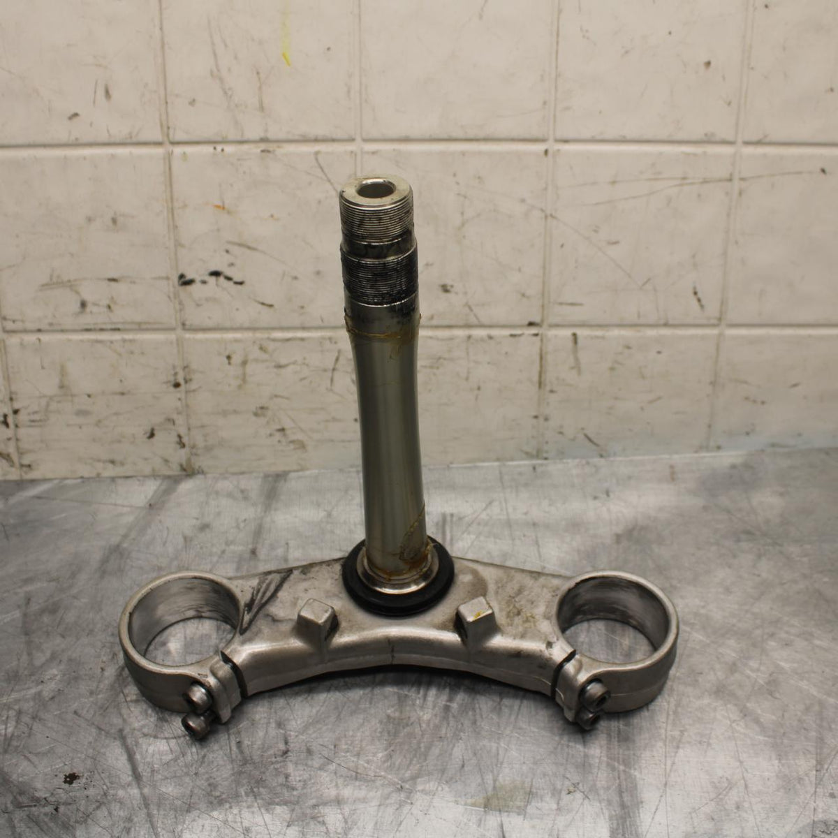 04-06 YAMAHA YZF R1  FORKS CLAMP LOWER TRIPLE TREE STEM 5VY-23340-30-00 BB491
