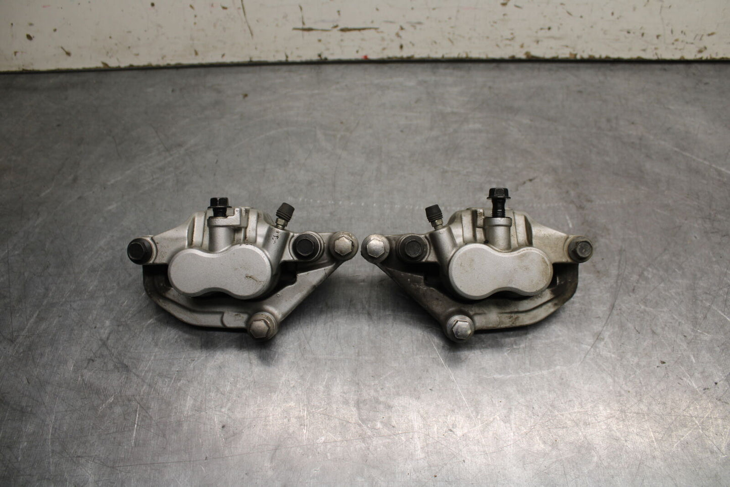 14-15 YAMAHA V STAR 1300 XVS1300CT TOURER FRONT BRAKE CALIPER SET BB722