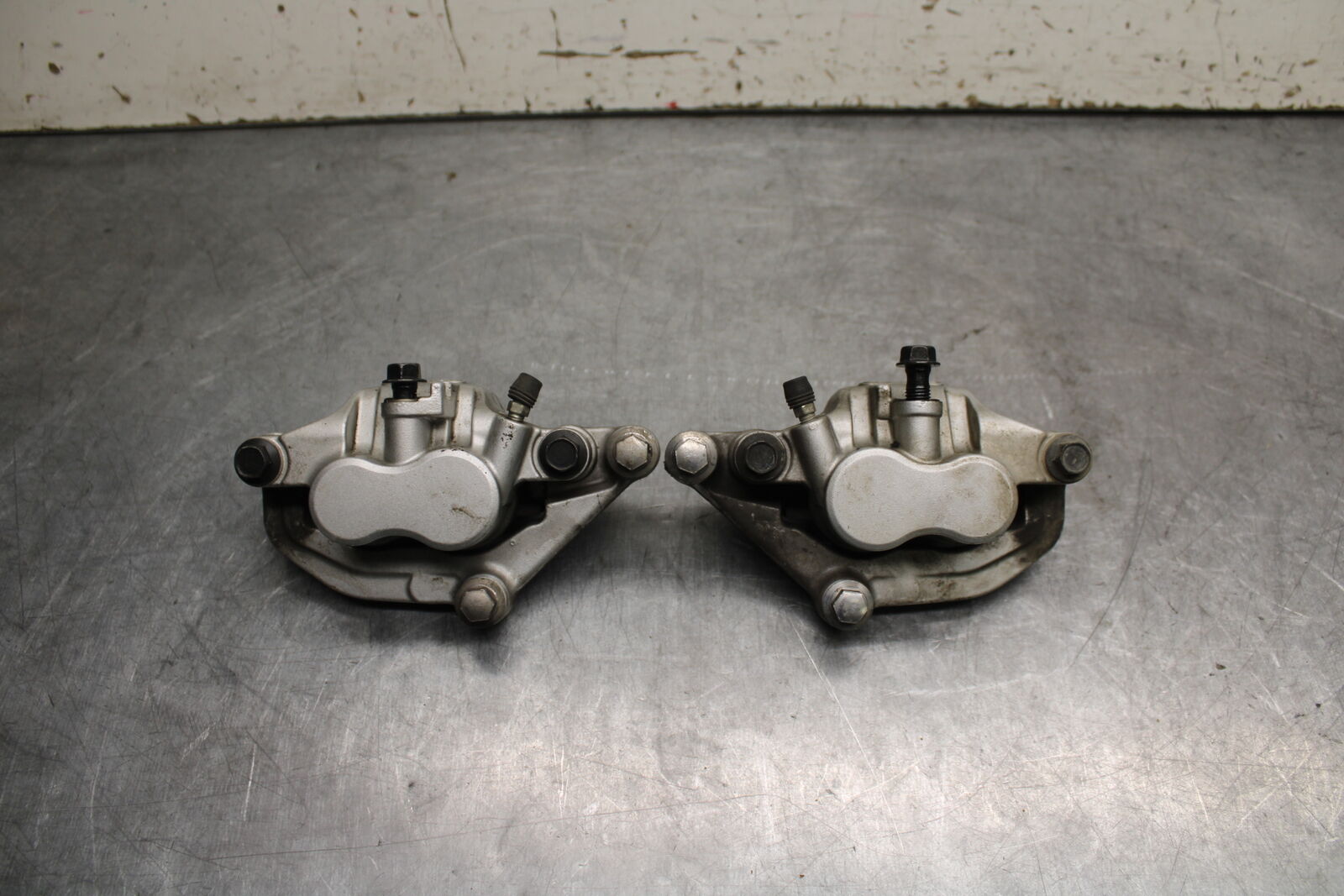 14-15 YAMAHA V STAR 1300 XVS1300CT TOURER FRONT BRAKE CALIPER SET BB722