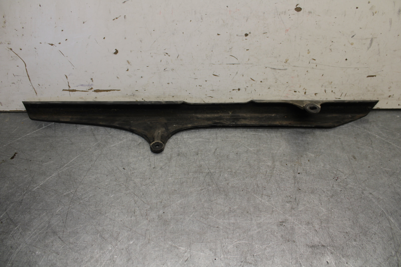 09-11 TRIUMPH DAYTONA 675 REAR BACK DRIVE CHAIN GUARD COVER SHIELD BB652