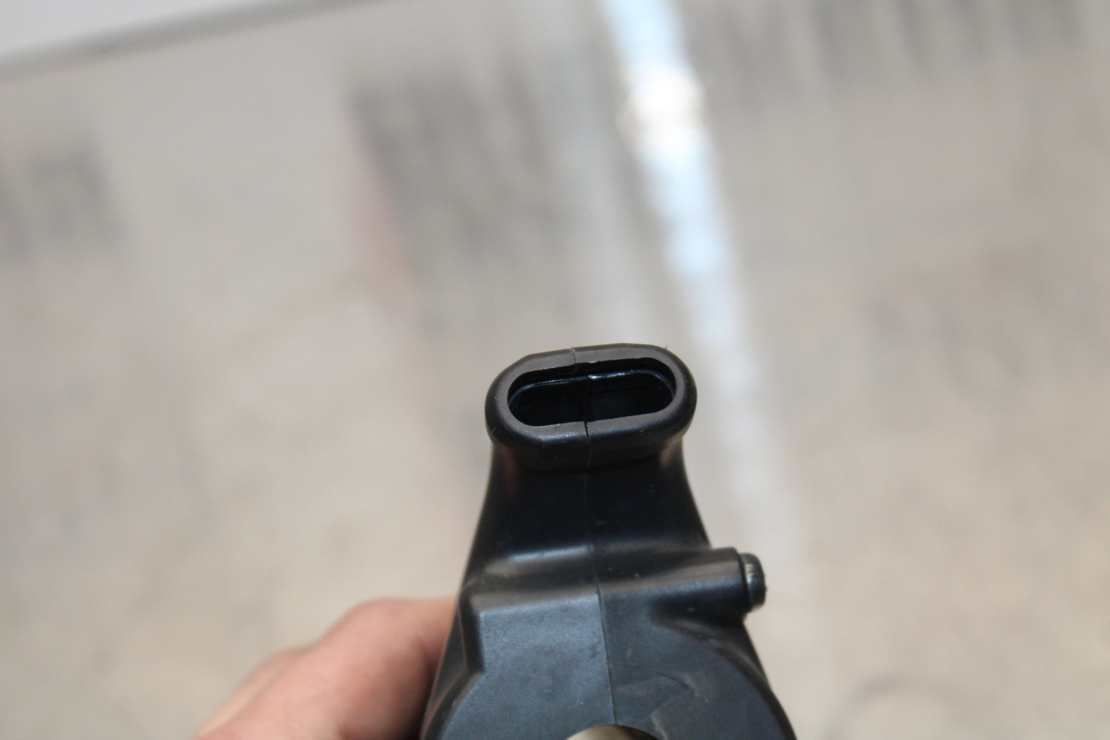 13-17 KAWASAKI NINJA ZX6R ZX636 ABS THROTTLE CABLE LINE HOUSING GUIDE BB143