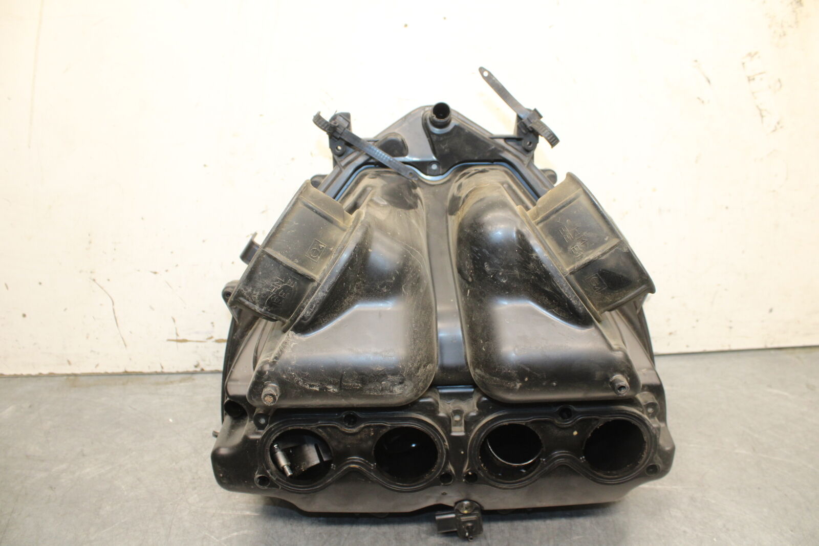 05-06 HONDA CBR600RR AIRBOX AIR INTAKE FILTER BOX  BB689