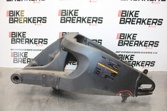 21-23 KAWASAKI NINJA ZX6R REAR SWINGARM BACK SUSPENSION SWING ARM BB179