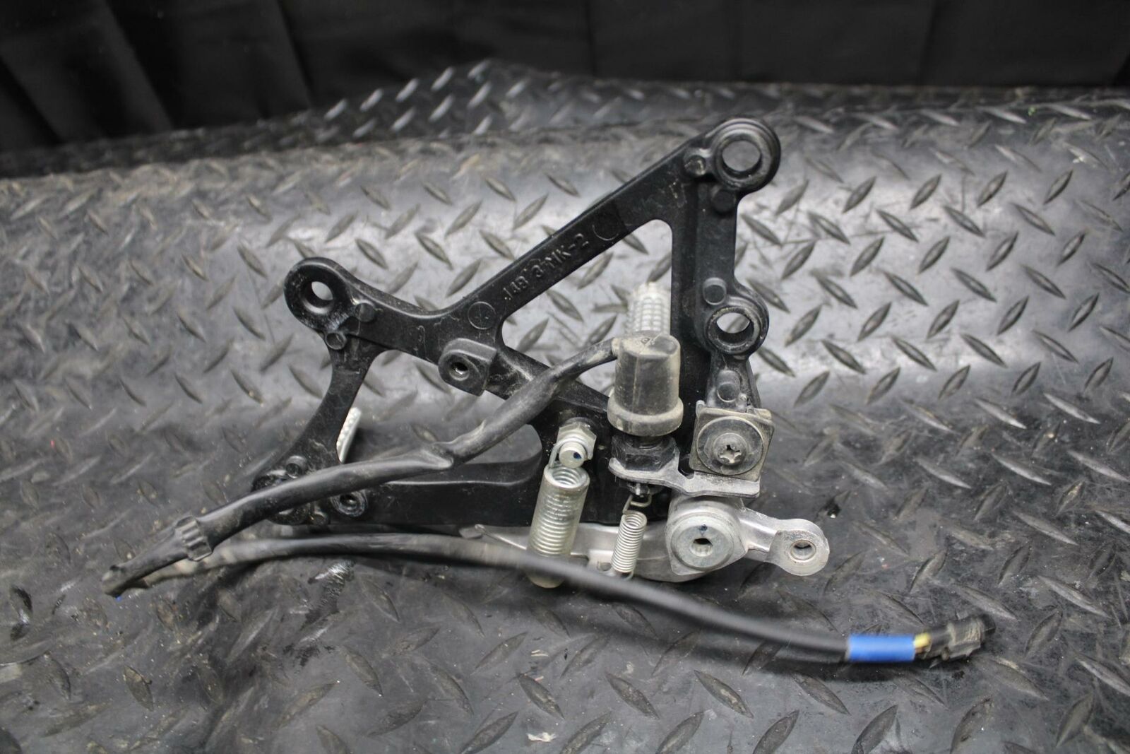 09-14 YAMAHA YZF R1 RIGHT REARSET REAR SET DRIVER FOOT PEG REST STOP BB196