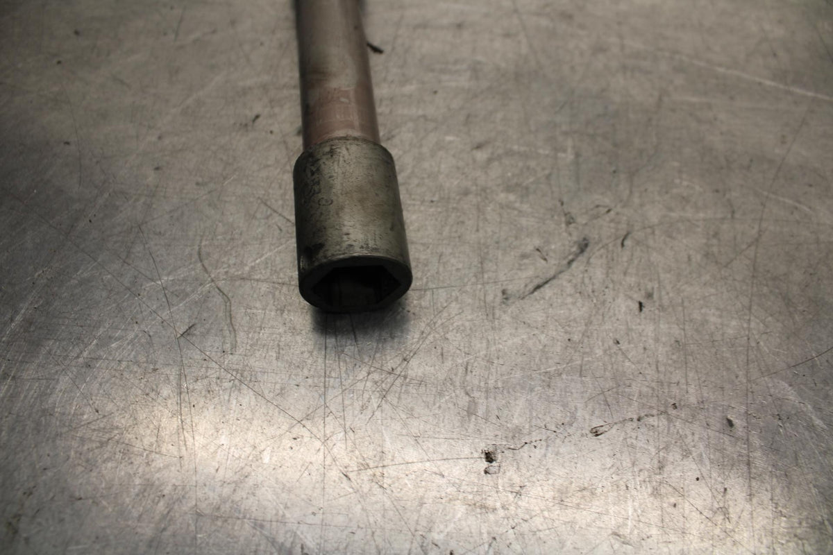 2008 Honda CBR1000RR FRONT WHEEL RIM AXLE PIVOT BOLT 44301-MFL-000 BB579