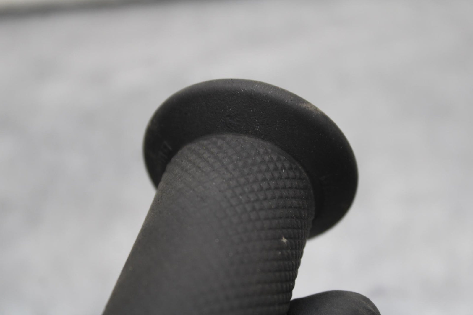 16-18 KTM 690 DUKE LEFT CLIPON HANDLEBAR GRIP BB631