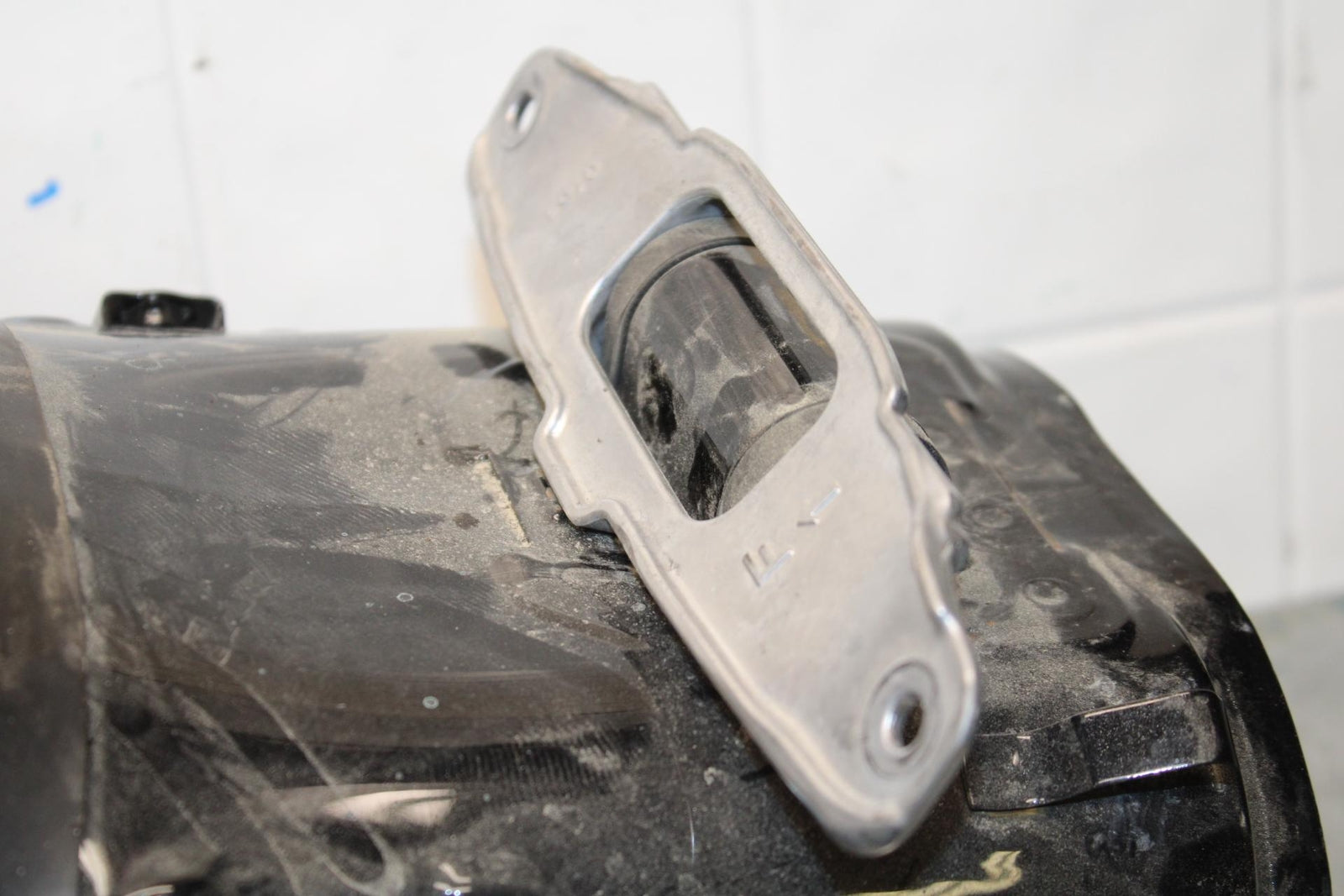 16-20 KAWASAKI ZX10R GAS TANK FUEL CELL PETROL RESERVOIR BB591