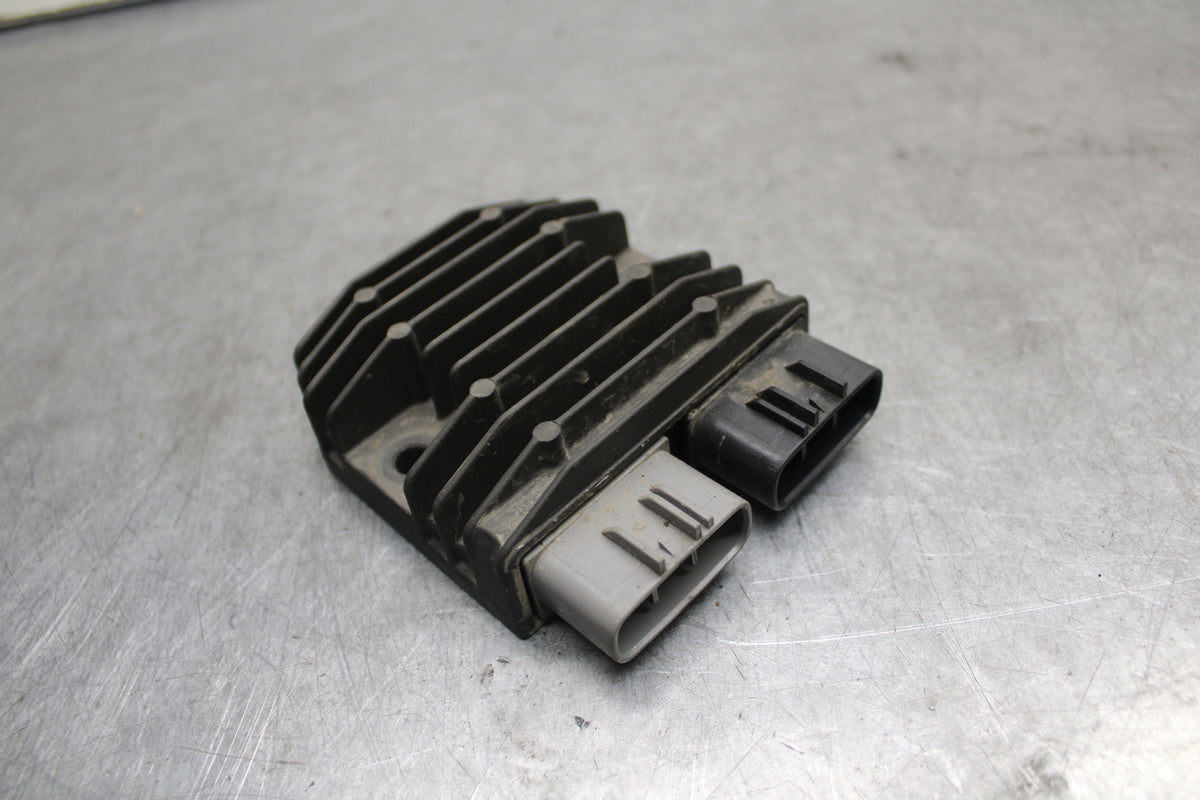 07-08 YAMAHA YZF R1 RECTIFIER VOLTAGE REGULATOR  BB675
