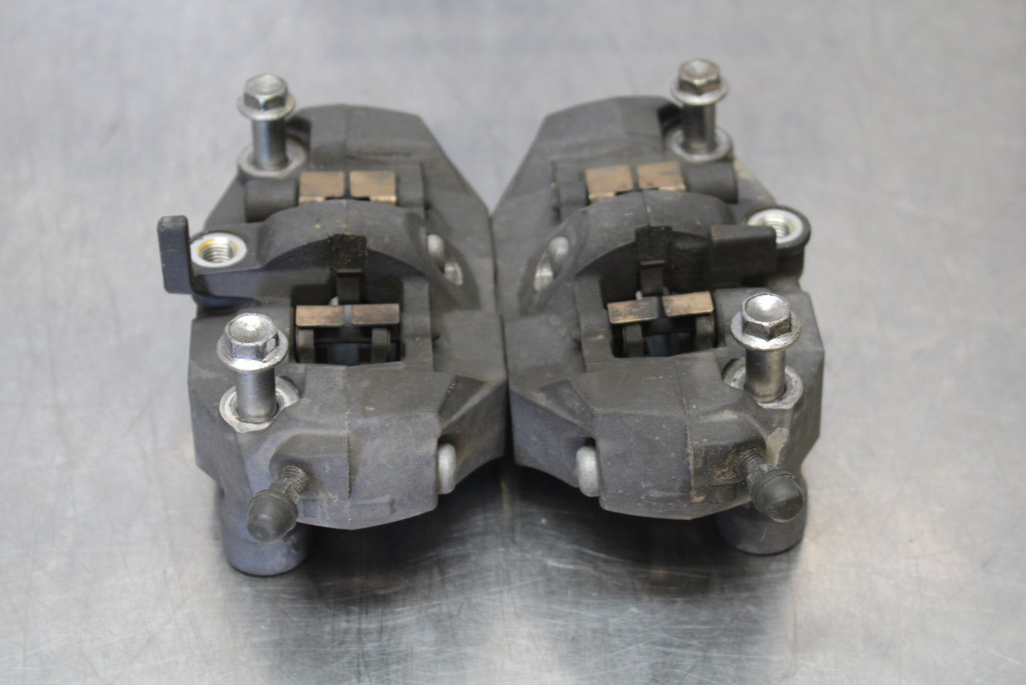 06-07 SUZUKI GSXR 600 RIGHT LEFT FRONT BRAKE CALIPER SET PAIR CALIPERS BB170