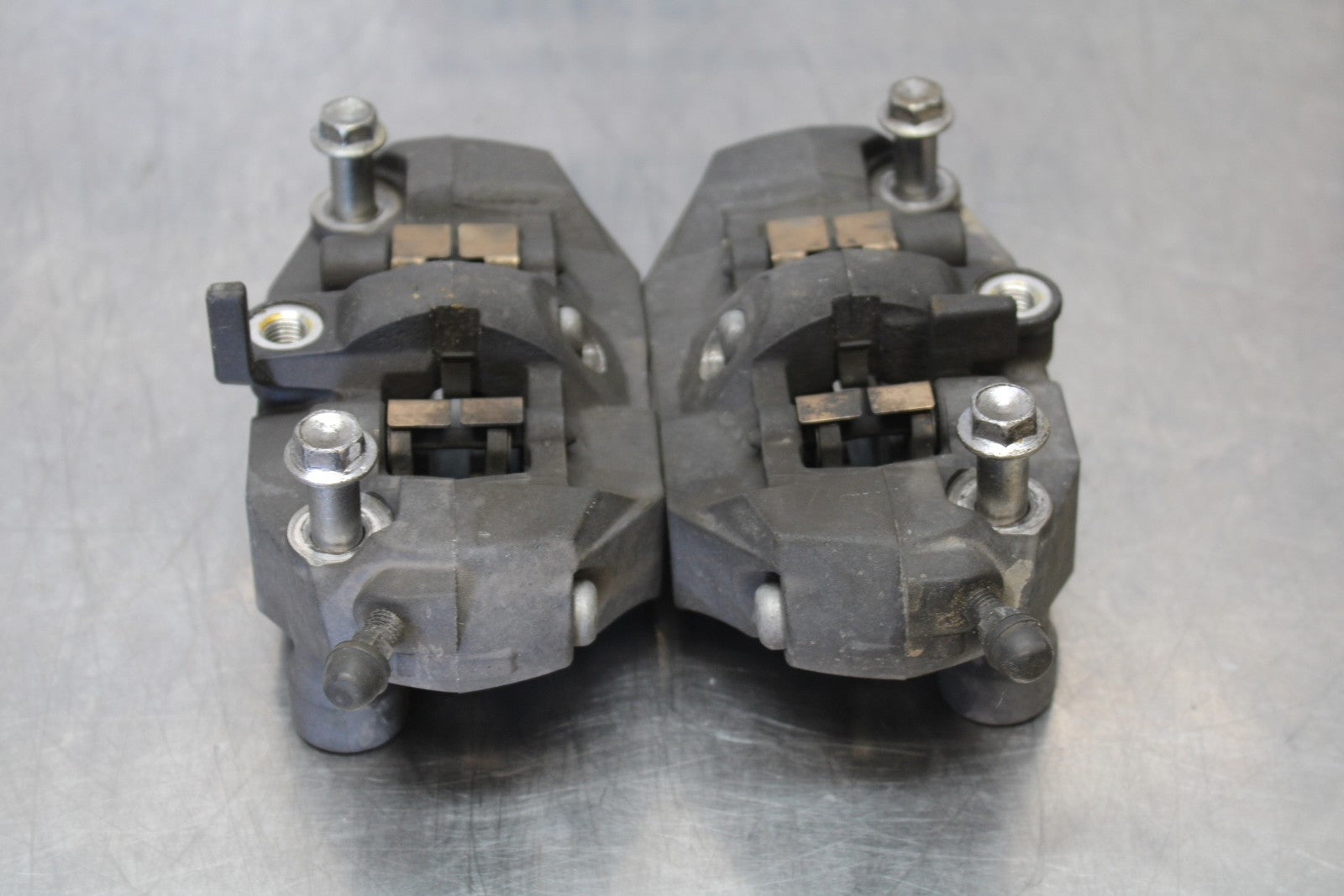 06-07 SUZUKI GSXR 600 RIGHT LEFT FRONT BRAKE CALIPER SET PAIR CALIPERS BB170