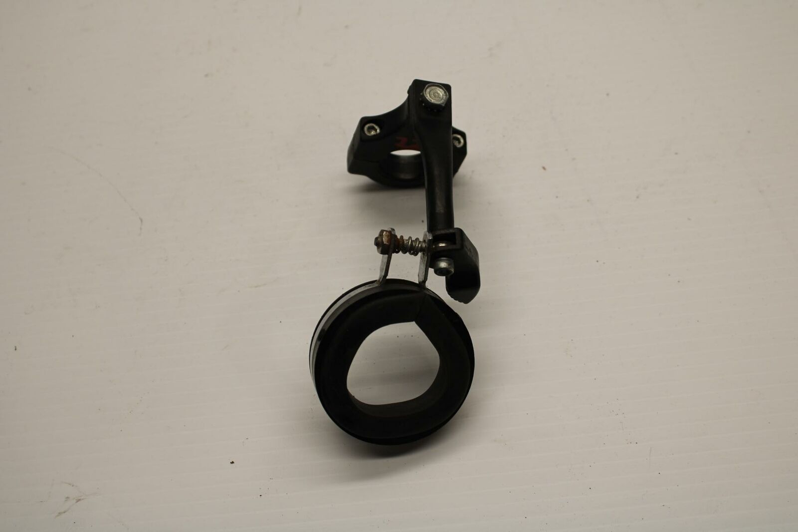 86 SUZUKI GS750ES RIGHT THROTTLE GRIP LOCK BB233