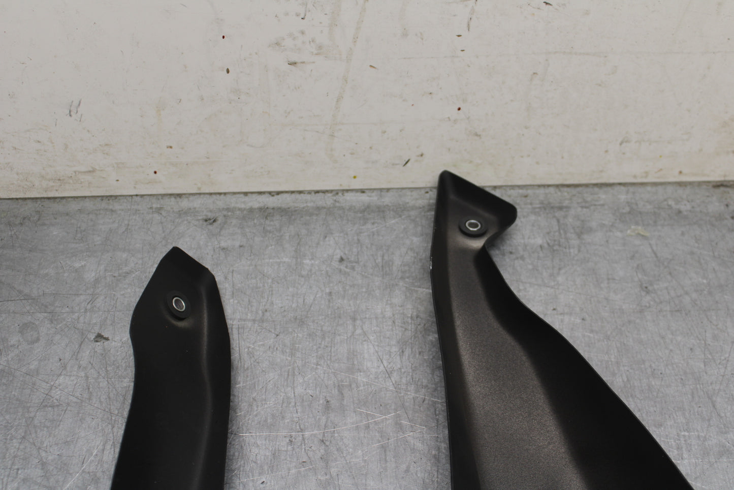 12-25 KAWASAKI NINJA ZX14R REAR MUFFLER EXHAUST PIPE COVER HEAT SHIELD BB757