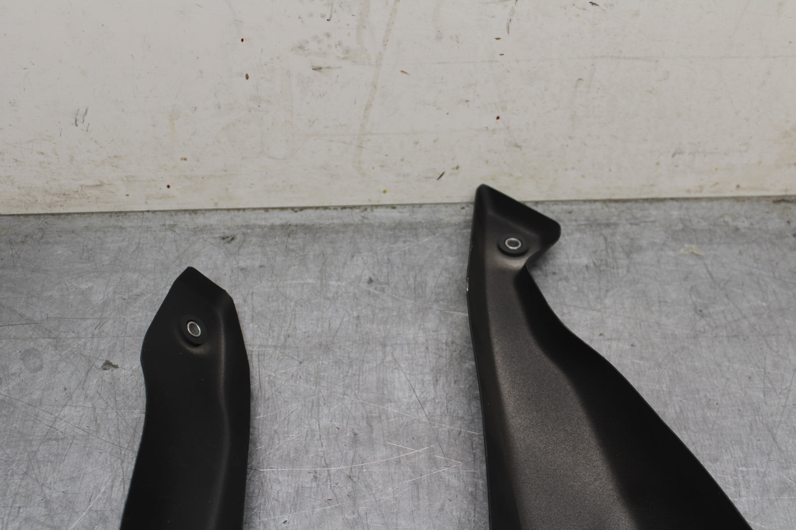 12-25 KAWASAKI NINJA ZX14R REAR MUFFLER EXHAUST PIPE COVER HEAT SHIELD BB757