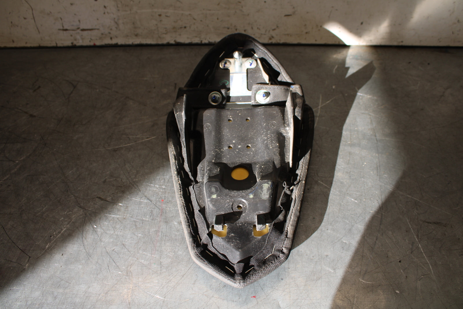 19-22 KAWASAKI Z400 REAR BACK PASSENGER TANDEM SEAT PAD SADDLE PILLION BB708