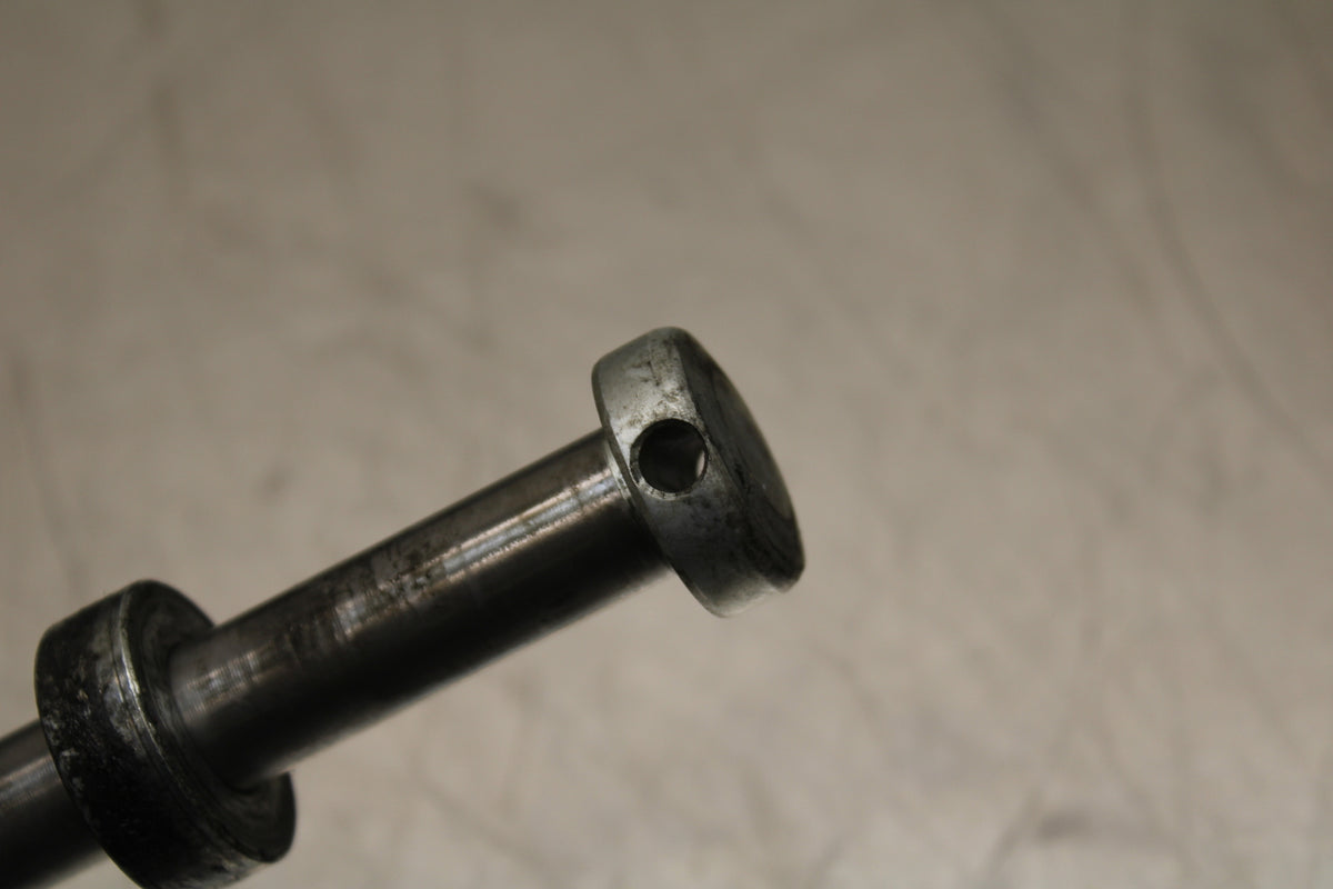 86 SUZUKI GS750ES REAR AXLE BACK WHEEL RIM PIVOT BOLT AXEL BB140