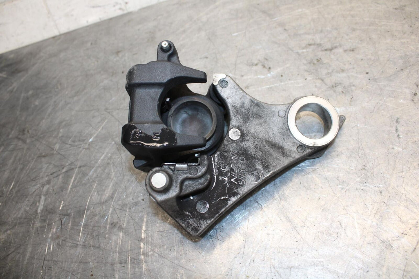 2007 Yamaha YZF R1 REAR BACK BRAKE CALIPER W MOUNT BRACKET 5VY-2580W-12-00 BB523