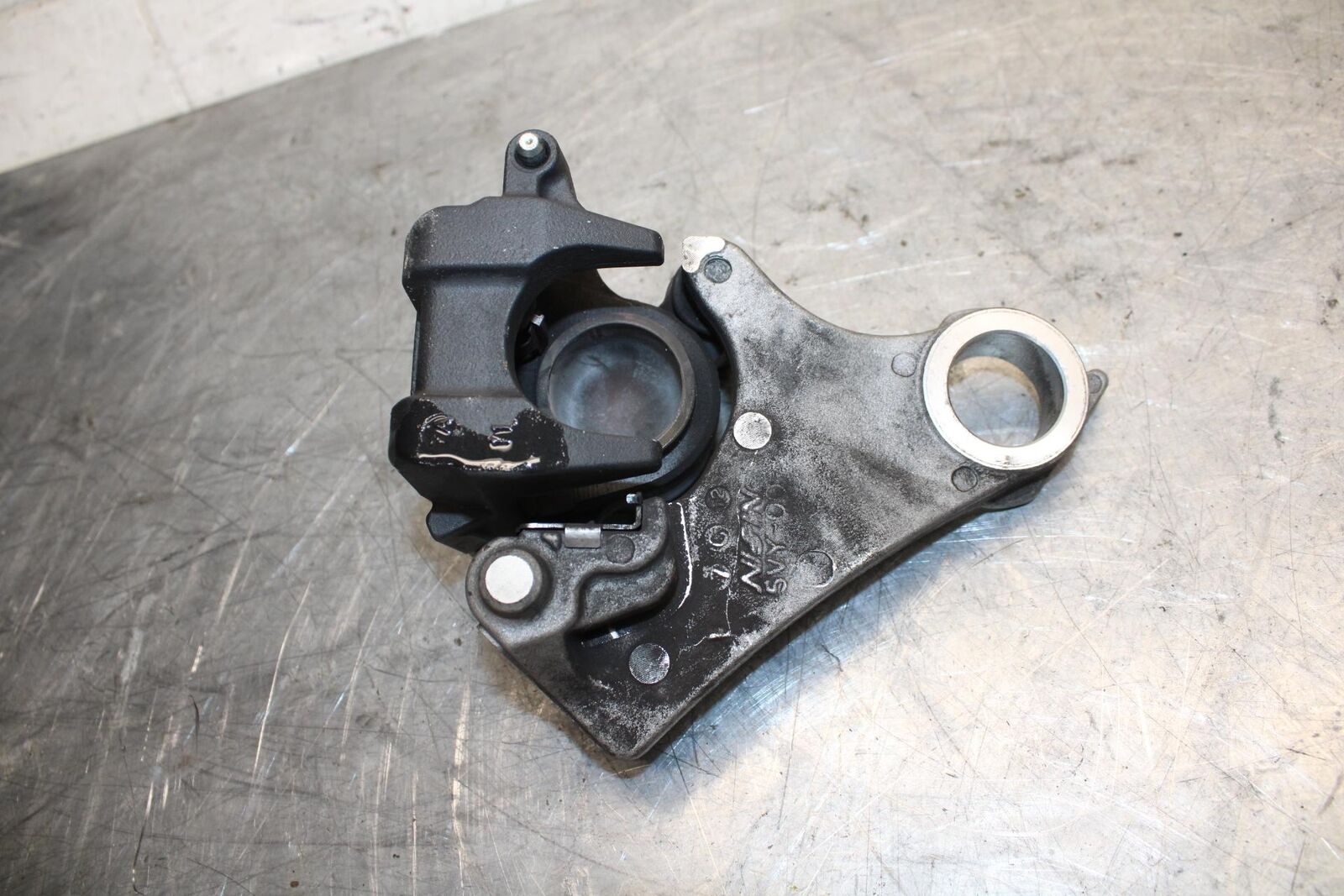 2007 Yamaha YZF R1 REAR BACK BRAKE CALIPER W MOUNT BRACKET 5VY-2580W-12-00 BB523