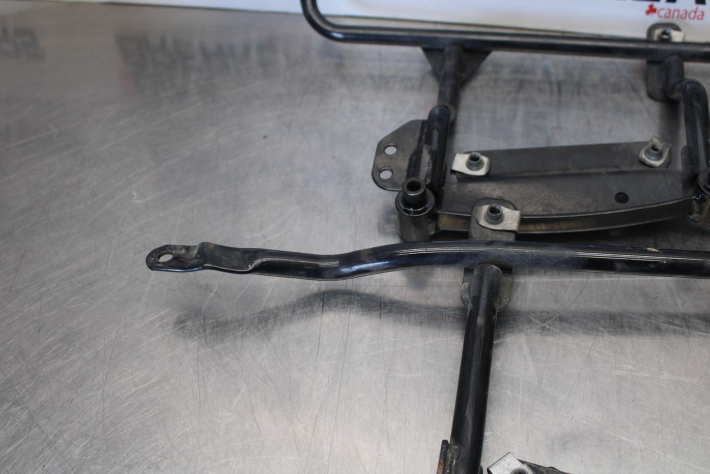 05-06 VICTORY KINGPIN DELUXE SADDLEBAG CASE MOUNTING BRACKET MOUNT BB195