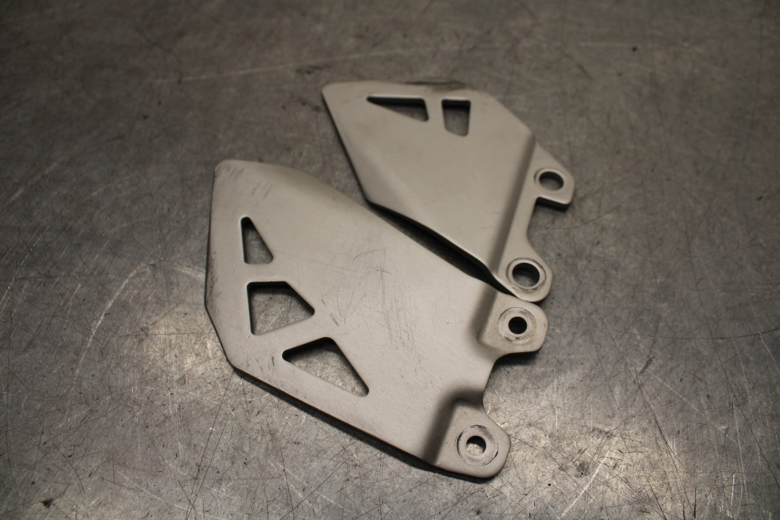 16 KAWASAKI NINJA ZX10R RIGHT LEFT PAIR HEEL GUARD COVER  BB650