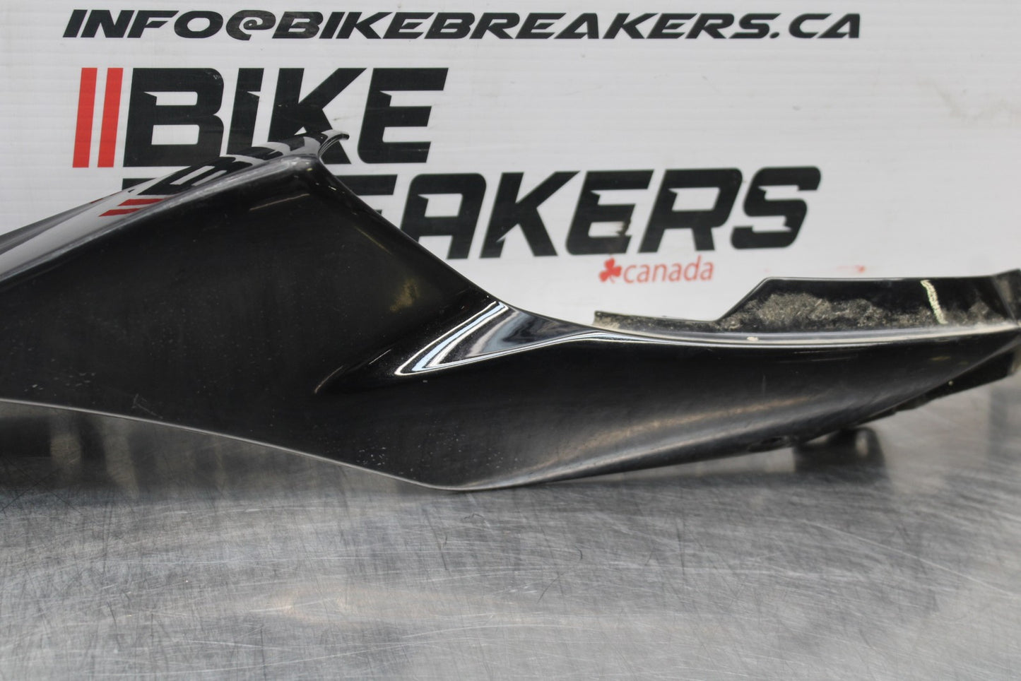 22-25 YAMAHA YZF R7 RIGHT REAR BACK TAIL FAIRING COWL SHROUD BB769