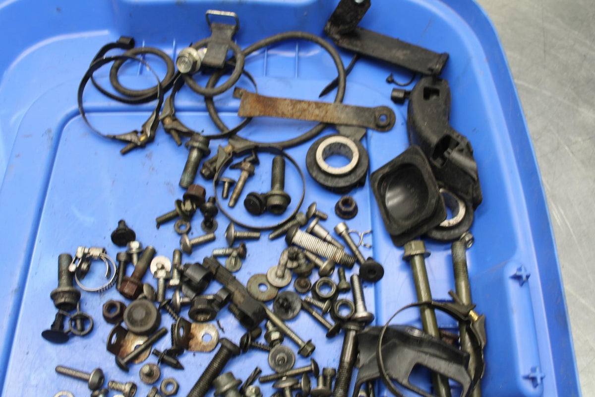 05 YAMAHA YZF R6S MISCELLANEOUS MOUNTING BOLTS HARDWARE MOTOR SCREWS BB95