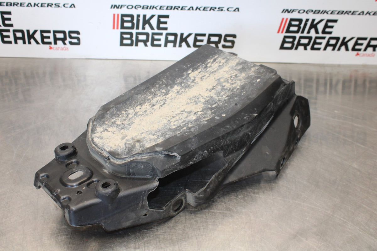 17-22 KTM 390 DUKE REAR BACK TAIL UNDERTAIL BATTERY TRAY PLASTIC BB180