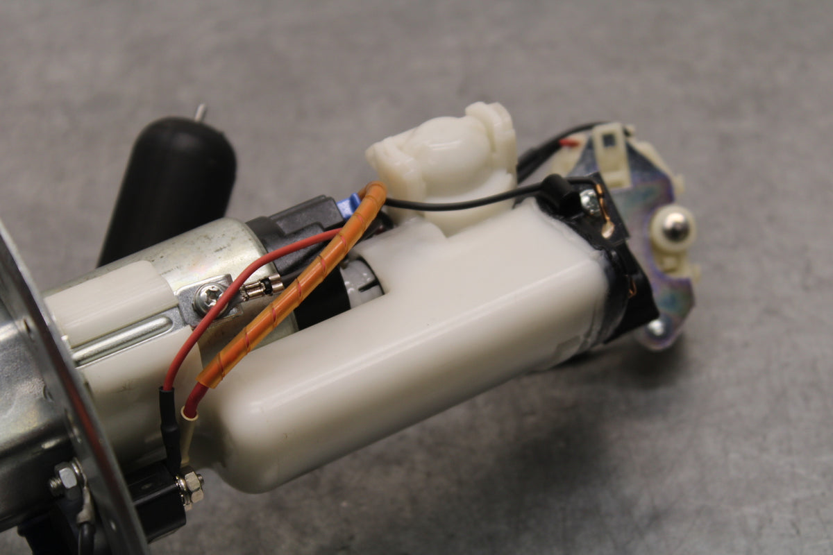 06-07 SUZUKI GSXR750 FUEL PUMP GAS PETROL SENDER UNIT 15100-01H00  BB670
