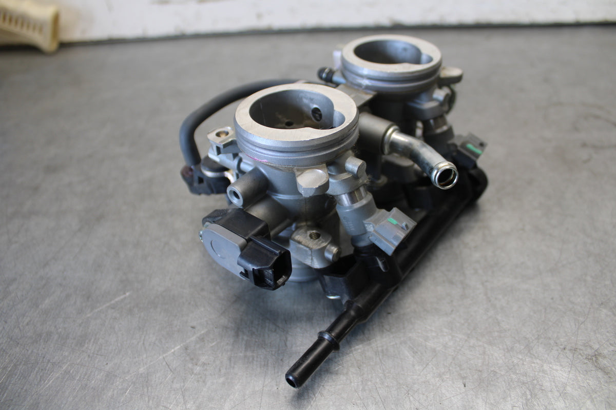 18-23 KAWASAKI NINJA 400 MAIN FUEL INJECTORS / THROTTLE BODIES BB679