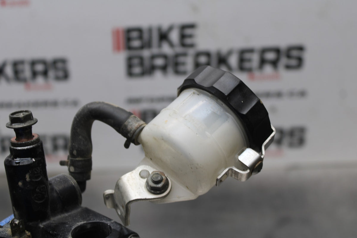 01-03 SUZUKI GSXR600 FRONT BRAKE MASTER CYLINDER w/ LEVER BB841